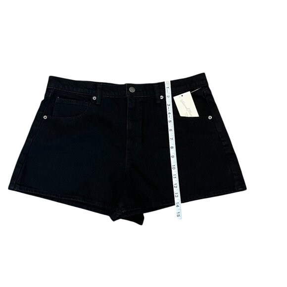 Universal Thread Women’s Black Denim Shorts Size: 14 Regular - Picture 4 of 8